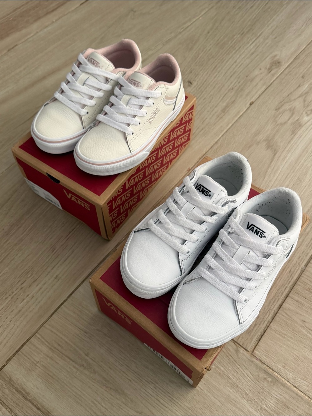 Vans Seldan Kids Low-Top Sneakers in White with Pink